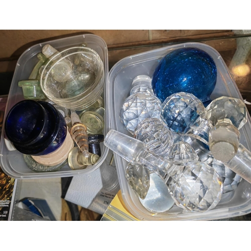 328 - 2 Trays Of Decanter Stoppers And Salts