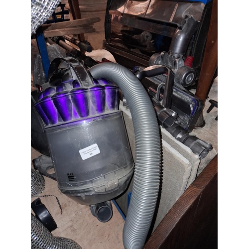 86 - Dyson Ball Hoover Working