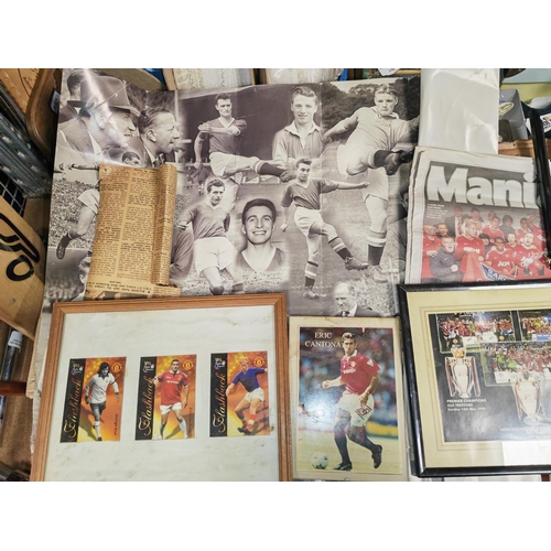 162 - Selection Of Manchester United Football, Picture Posters Of Players Etc