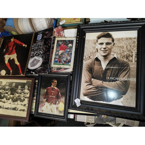 162 - Selection Of Manchester United Football, Picture Posters Of Players Etc