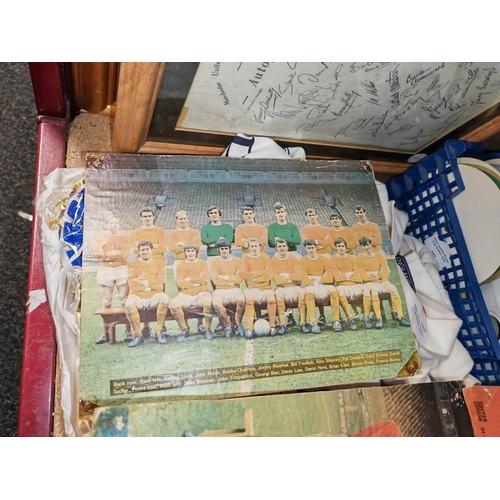 198 - Selection Of Pictures Of Manchester United Football Players Including George Best