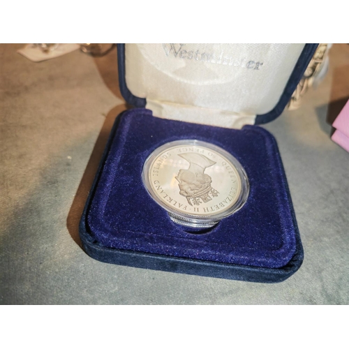 353 - 1992 Falkland Island Coin In Box