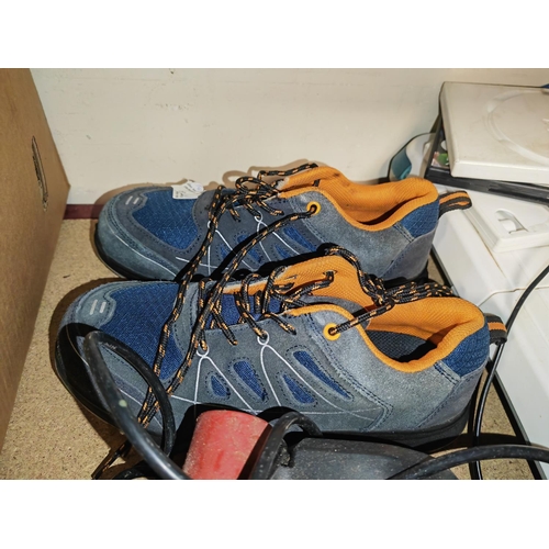 212 - Pair Of Maverick Safety Trainers Size 9