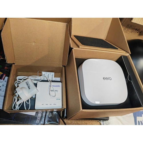 233 - Eero Pro 6 + Wall Jocket Boxed