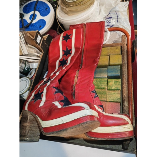 107 - Pair Of Retro Red Star Patterned Boots