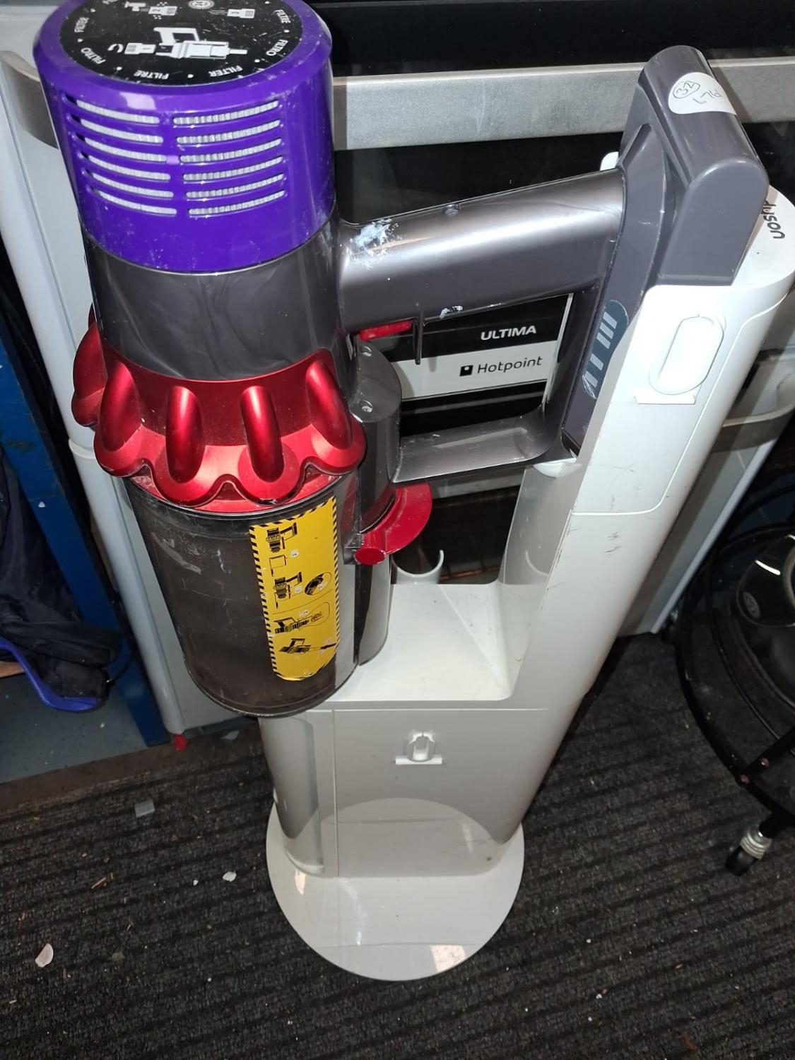 Dyson Cyclone V10 Dok Floor Docking Station With Charger + Complete Set ...