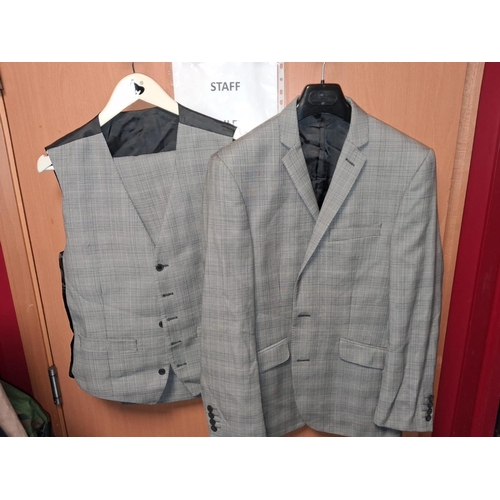 111 - Ben Sherman 3 Piece Suit