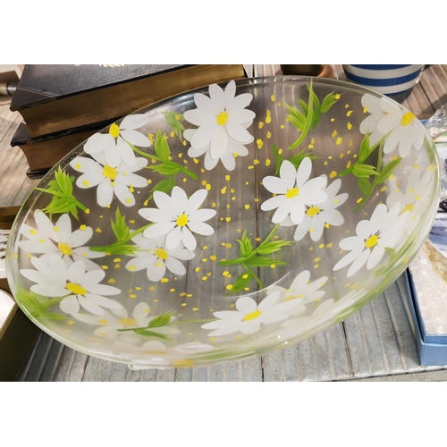 422 - 2 Glass Flower Patterned Fruit Bowl