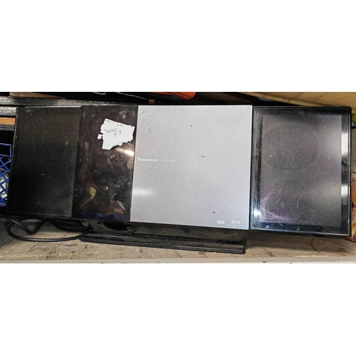 115 - Bose Docking Station Plus Panasonic Dab Radio With Power Cable Untested