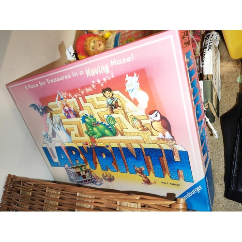 214 - Pokemon And Labyrinth Boardgames