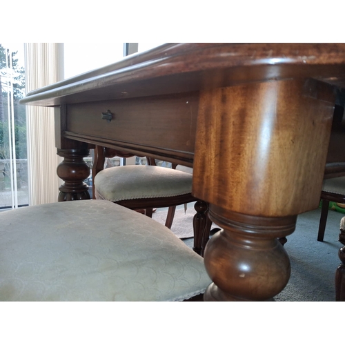 113 - Reprouction Wind Out Table With 2 Leaves And 6 Chairs