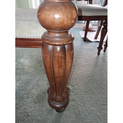 113 - Reprouction Wind Out Table With 2 Leaves And 6 Chairs