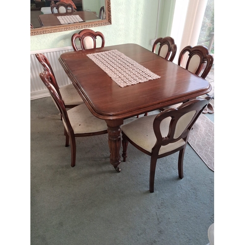 113 - Reprouction Wind Out Table With 2 Leaves And 6 Chairs