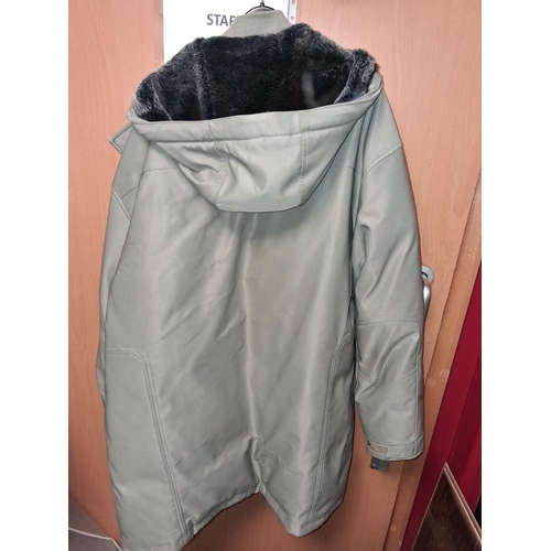 17 - Unused Heavy Parka 182 Coat Size M