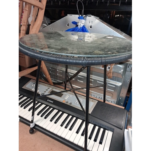 86 - Round Table With Glass Top