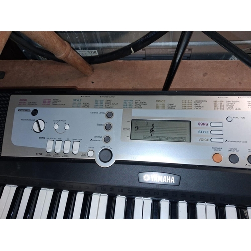 87 - Yamaha Electronic Keyboard Told Working By Vendor No Power Cable