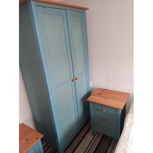 105 - 4 Pce Bedroom Set In A Blue Washed Paint