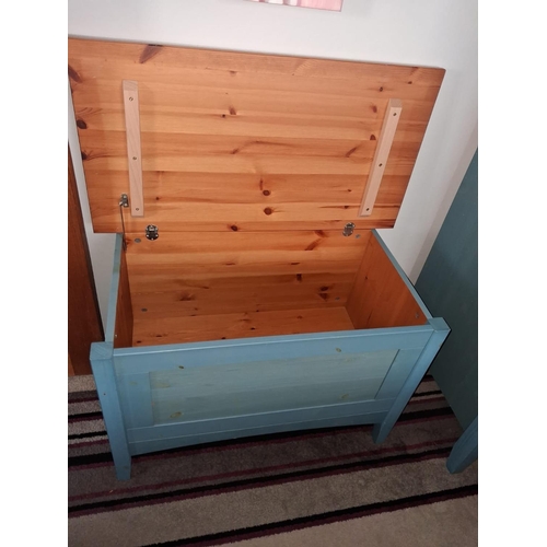 105 - 4 Pce Bedroom Set In A Blue Washed Paint