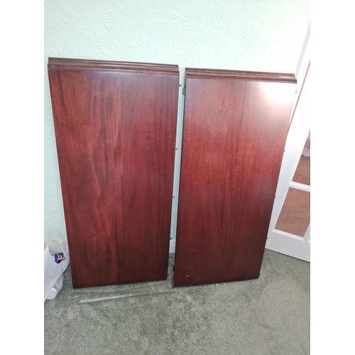 113 - Reprouction Wind Out Table With 2 Leaves And 6 Chairs