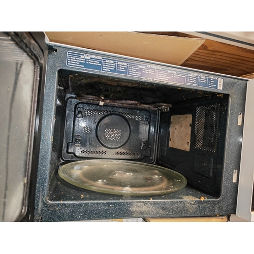99 - Samsung Microwave Oven Needs Cleaning