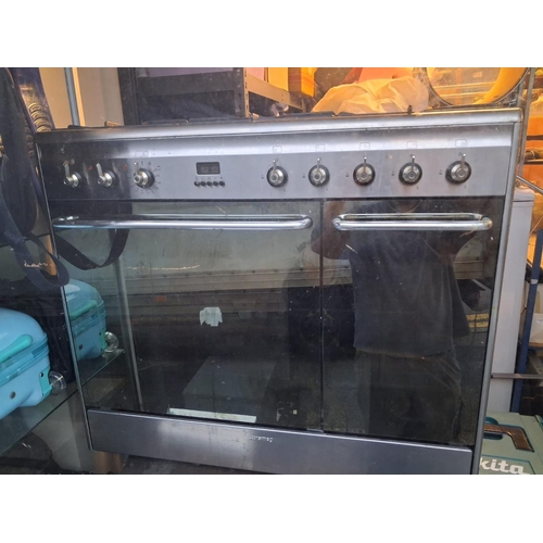 65 - Gas Smeg Range Cooker With Extractor Hood Needs Cleaning