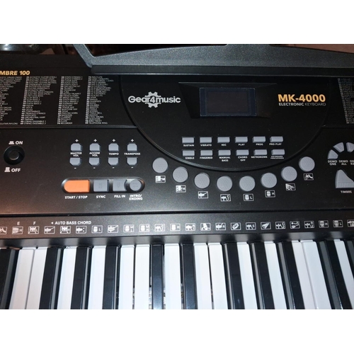 97 - Gear4Music Mk-4000 Electronic Keyboard Tested And Working With Box
