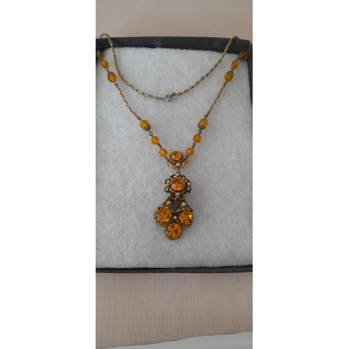 319 - Vintage 1920/30 Amber Colour Stones Necklace