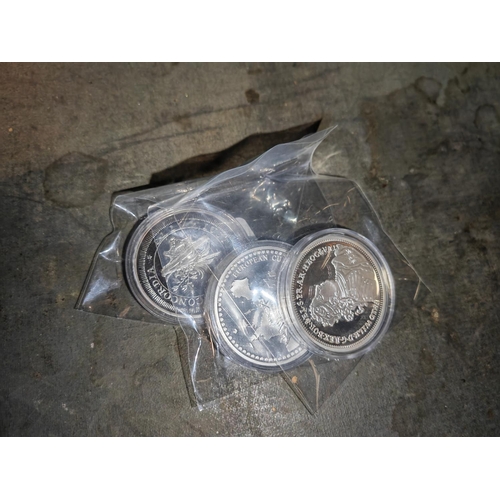 333 - 3 Foreign Commemorative Coins In Capsules