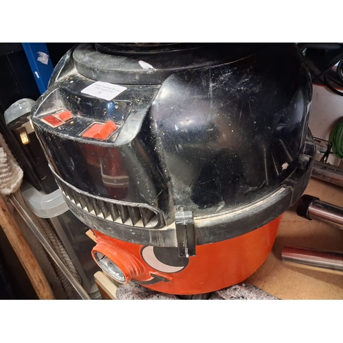 31 - Henry Pull Along Hoover Working