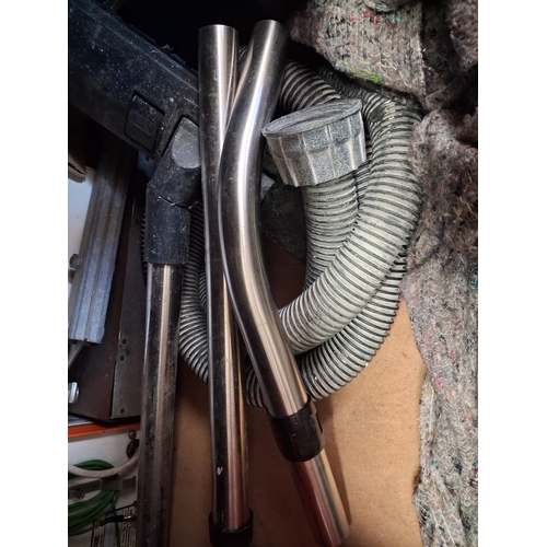 31 - Henry Pull Along Hoover Working