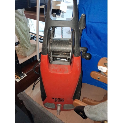61 - Black And Decker Pw1700 Spm Power Washer