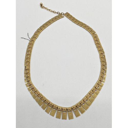 322 - A 9ct gold graduated fringe necklace stamped 375 West Germany. 21 g approx.