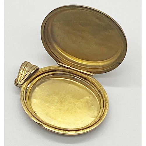 324 - Yellow unmarked metal locket with engraved decoration. Measuring 3.5 cm x 2.5 cm approx. Weight 13.5... 