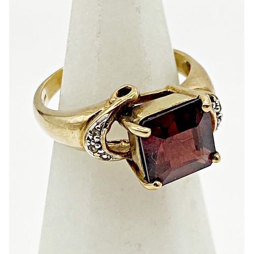 357 - 9ct garnet and diamond cocktail ring, size N, 4g approx