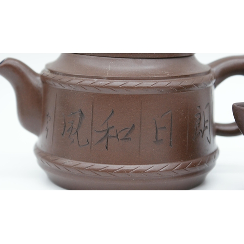 85 - Zhou Guizhen (b. 1943) - Chinese Yixing tea service, faceted with incised character marks, comprisin... 