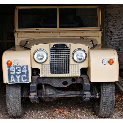 2 - Land Rover Series 1 934AYC, 1958, beige (Desert yellow), flat bed back with safari seats and canopy,... 