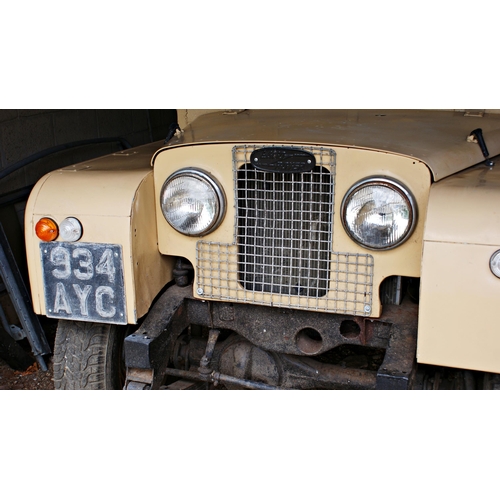 2 - Land Rover Series 1 934AYC, 1958, beige (Desert yellow), flat bed back with safari seats and canopy,... 