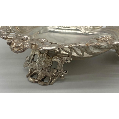 57 - Good pair of Victorian silver pierced bonbon dishes, on splayed feet, London 1895, 13cm long, 6.5oz ... 