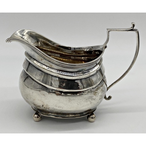 122 - Georgian silver boat shaped milk jug or sauce boat, 13cm long, 4oz approx