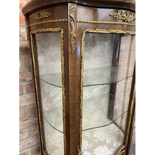 1138 - A good quality French serpentine vitrine cabinet with gilt metal mounts and inlaid panel to the hing... 