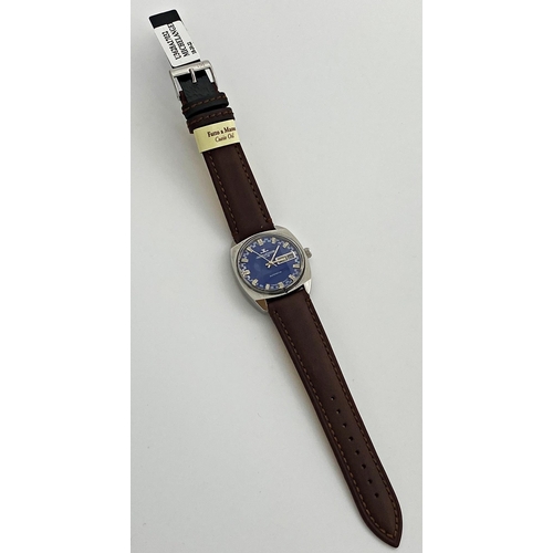 251 - Gents Jaeger - LeCoultre Club Automatic Wristwatch, head measures 35mm not including crown. Steel wa... 