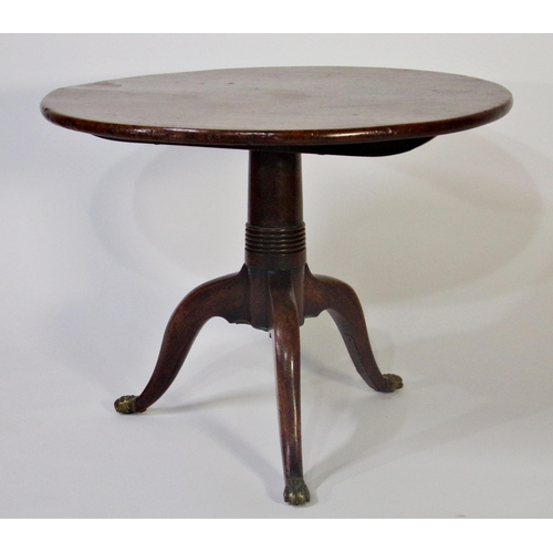 1123 - Good Georgian mahogany tripod tea table, with barrel turned column and brass paw feet, 67 cm diamete... 