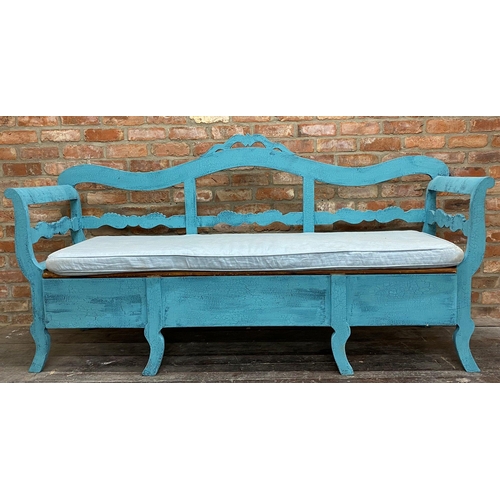 1141 - A Gustavian style painted pine hall bench, the raised back of serpentine form with ribbon mounts, wi... 