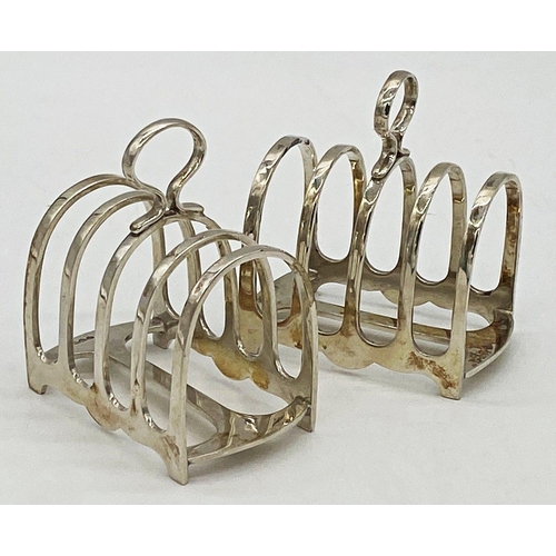 30 - Good pair of 1930s cast silver four divisional toast racks, maker Mappin & Webb, Sheffield 1939, 8.5... 