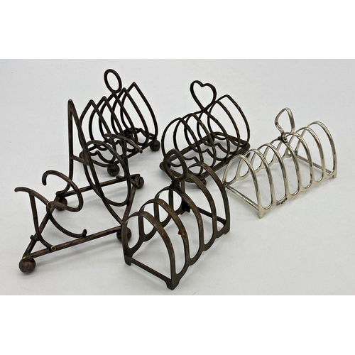 32 - Early 20th century silver six divisional lancet toast rack, maker Barker Bros, Chester 1919, with a ... 