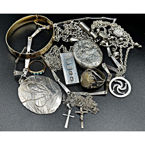 299 - Mixed collection of silver jewellery - silver ingot on chain, hinged photo pendant, stylised pendant... 