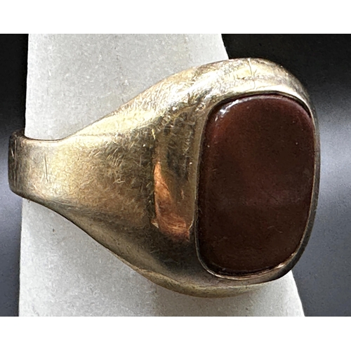 308 - 18ct agate signet ring, size Q, 5g