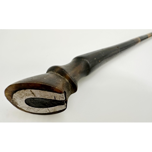 470 - Good quality antique specimen horn riding crop, with carved horse hoof knop fitted with a white meta... 