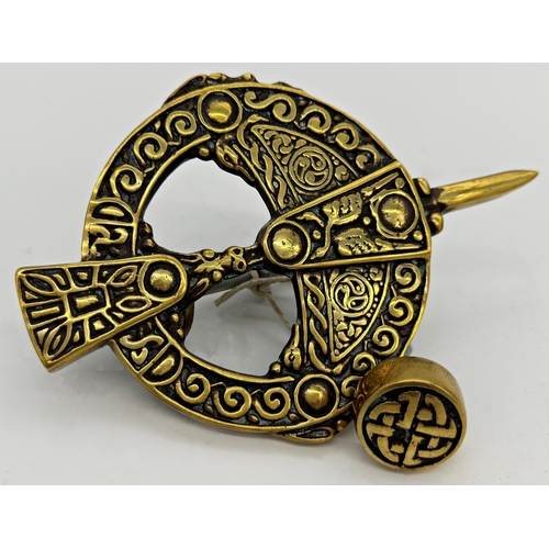 1193 - Cast brass Irish Tara door knocker and knob, 18cm long