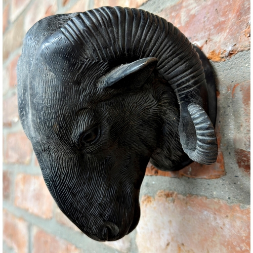 1195 - Good quality cast bronze rams head wall mount, 21cm wide